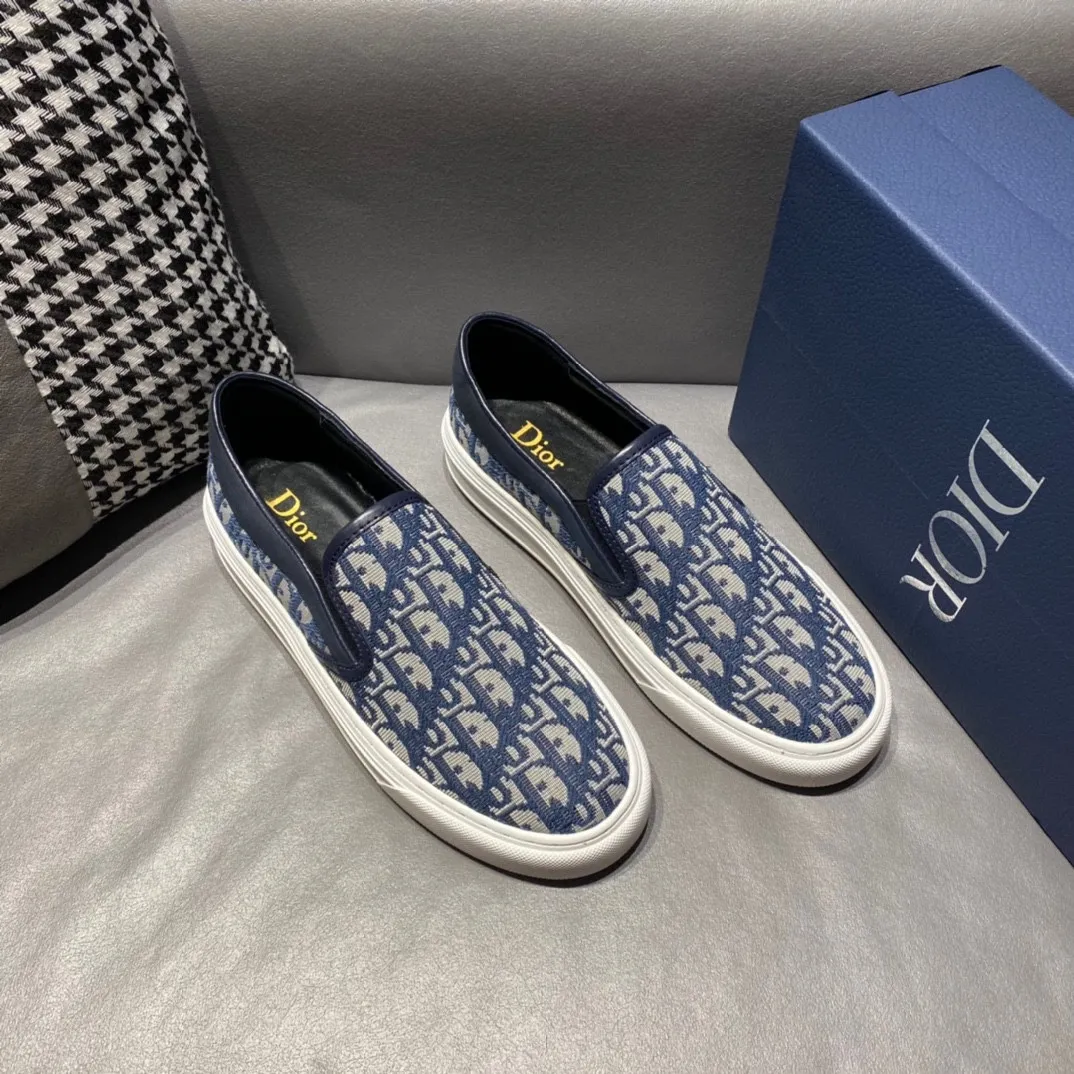 Men's men's shoes 💰360, Dior series casual shoes 👟🔥🕷🕷【Dior】Dior New casual men's shoes are launched in Hong Kong counters. Official website 1:1 production. Original Italian materials. Designed by European and American masters. Perfect shape to create counter quality, solid color rubber wear-resistant outsole and classic dazzling head! Super versatile and very comfortable. High-end without losing taste, fashionable and novel! ! Absolute focus! Code number: 38-45